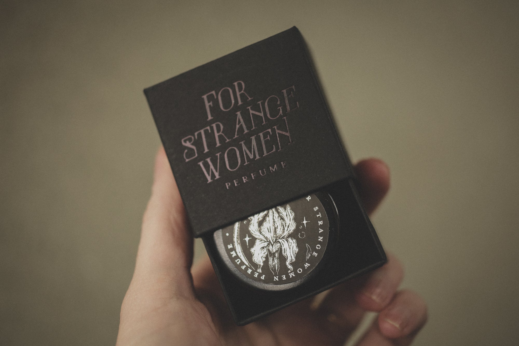 Black Iris - Solid Perfume 9g